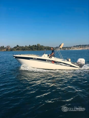 Trimarchi 62 con motore Selva Murena 40 XSR